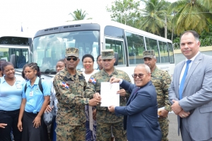 Entrega de Autobuses por parte del Ministerio de la Presidencia