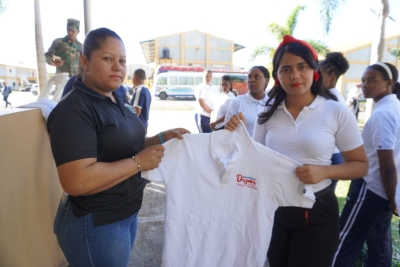 DIGEV entrega poloche a estudiantes del programa Dominicana Digna Santo Domingo